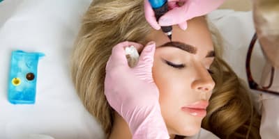 permanent makeup artist